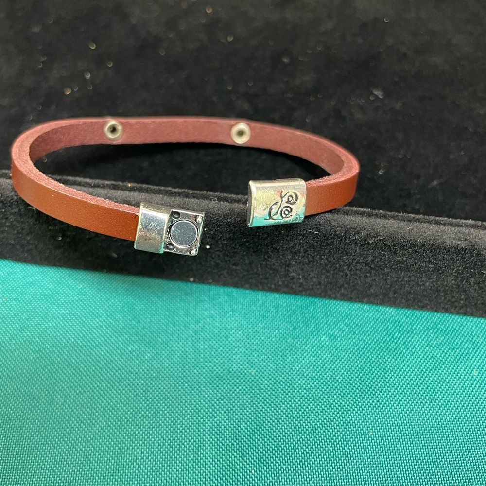 Plunder Brown 'Love' Bracelet - Picture 2 of 4